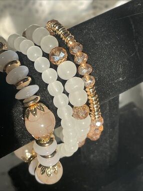Elegant White and Gold Beaded Stretch Bracelets 6.75 w/Marble Acrylic & crystal